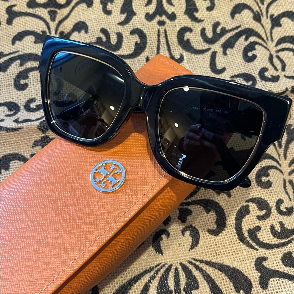 Brand New Tory Burch Sunglasses Model TY7180U